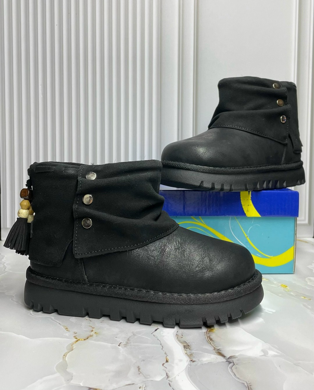женские угги,,женские угги ugg,женские зимние угги,угги ugg classic с ремешками и жемчугом