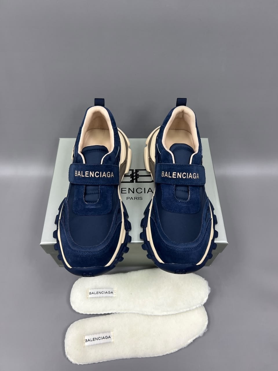 balenciaga кроссовки женские,кроссовки balenciaga,кроссовки balenciaga triple s,кроссовки balenciaga triple s clear sole,кроссовки диор женские на липучках