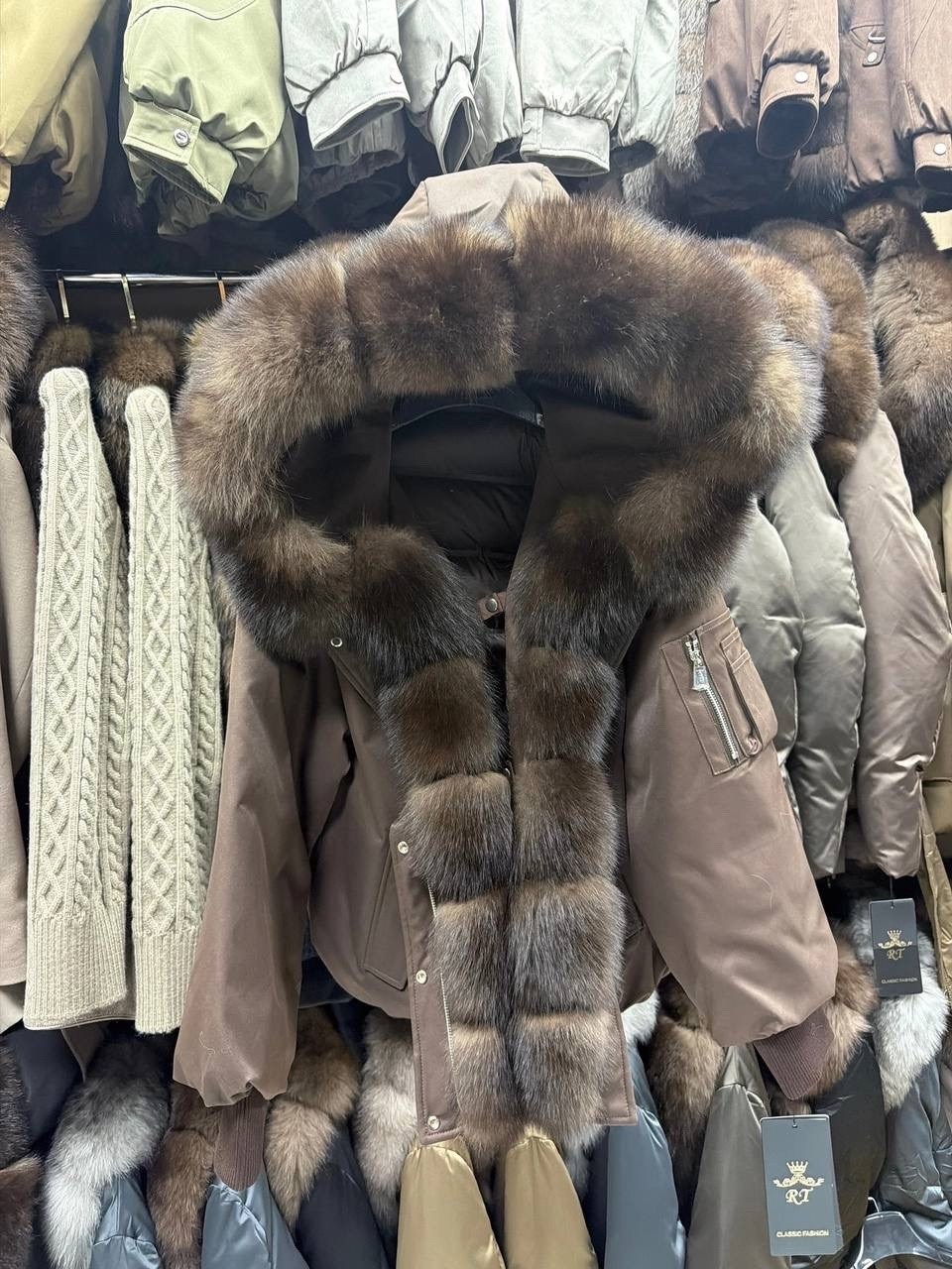 пуховики с мехом,зимние куртки пуховики,пуховик с натуральным мехом,куртка с натуральным мехом,куртка с мехом
