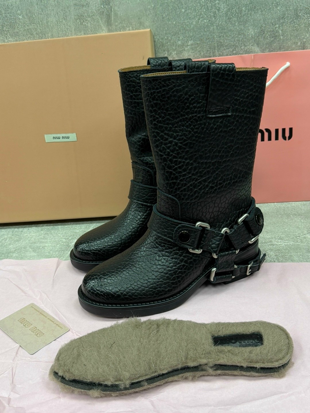 кожаные сапоги miu miu,miu miu сапоги,ботинки miu miu,женские сапоги miu miu,сапоги miu