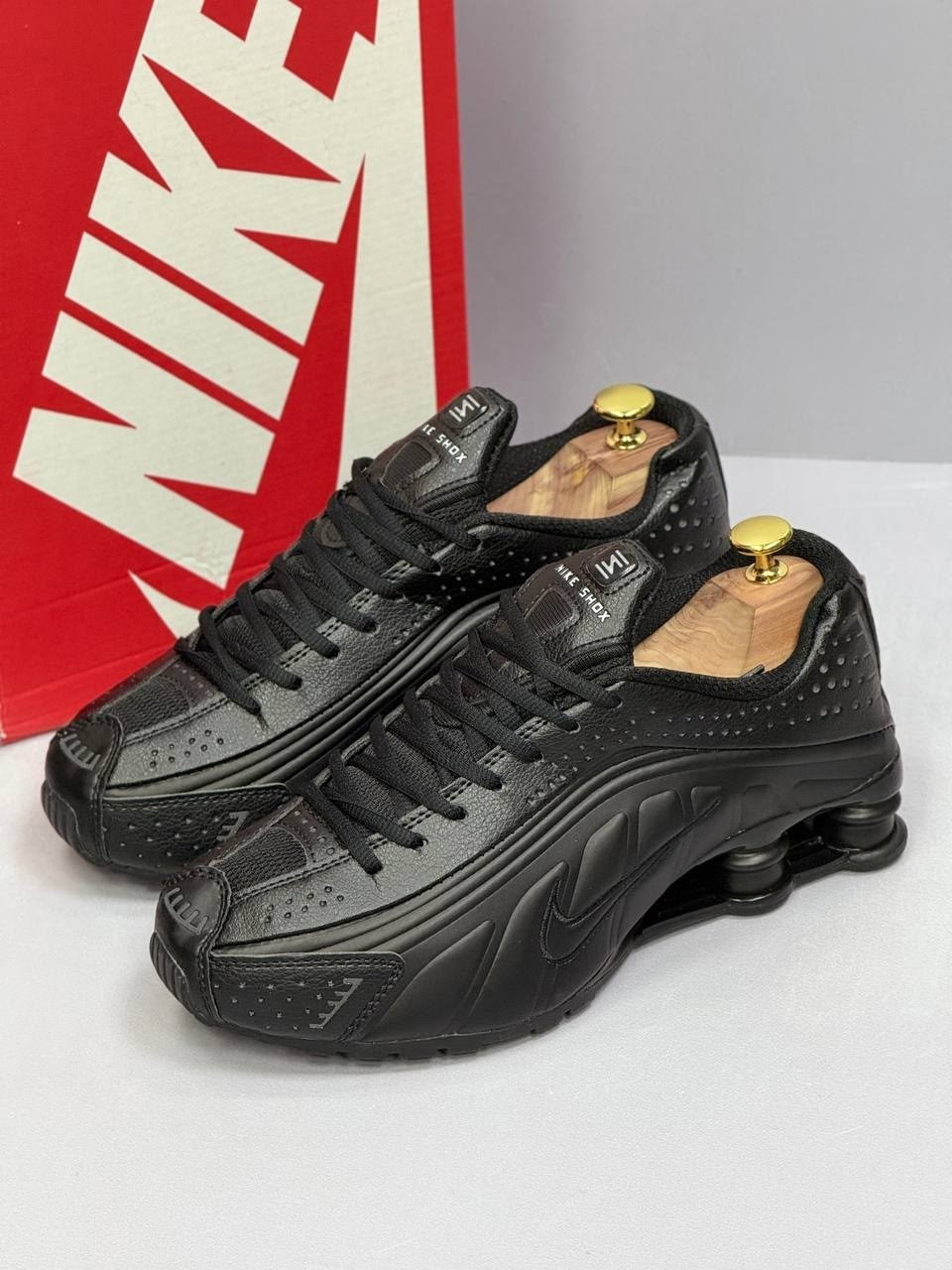 nike shox r4 triple black,кроссовки nike shox r4 'triple black' 2025,кроссовки nike shox,кроссовки shox,кроссовки