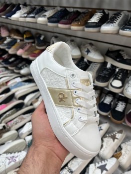 Кроссовки