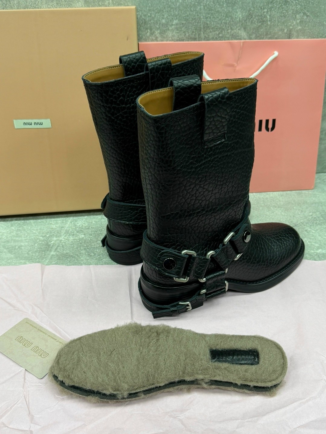 кожаные сапоги miu miu,miu miu сапоги,ботинки miu miu,женские сапоги miu miu,сапоги miu