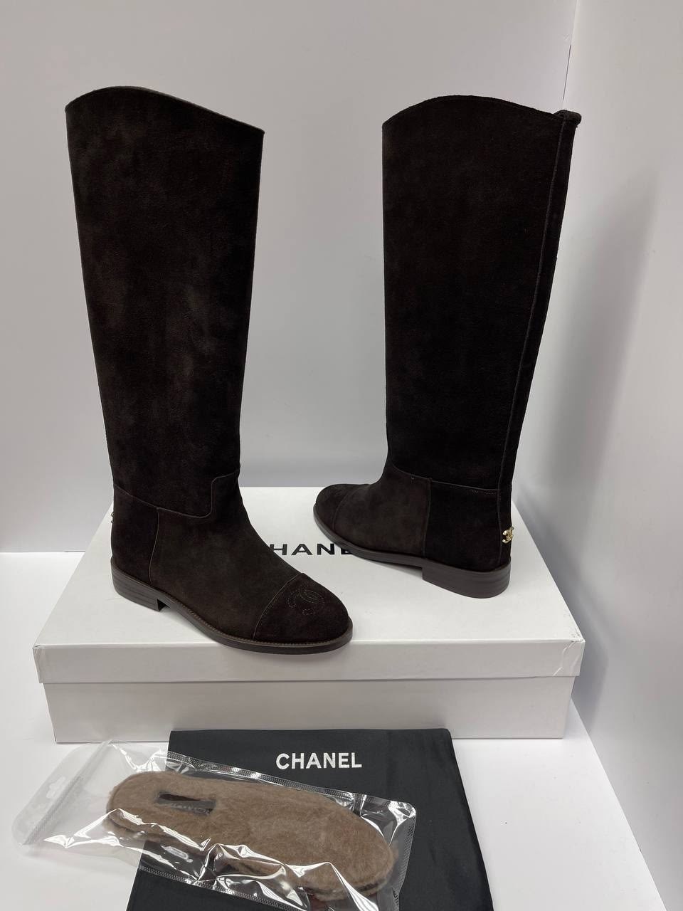сапоги chanel,женские черные замшевые сапоги chanel,сапоги женские chanel,замшевые сапоги,сапоги chanel высокие черные бархат