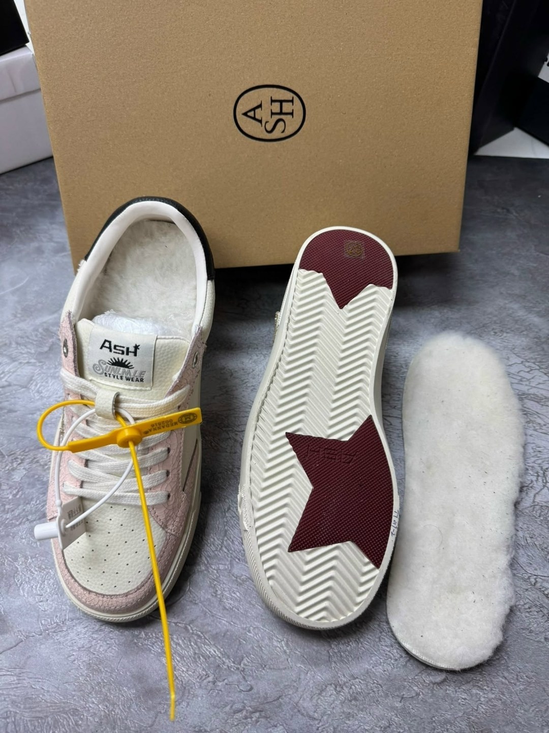 ,лаковые кроссовки golden goose,кеды golden goose,женские кроссовки, женская