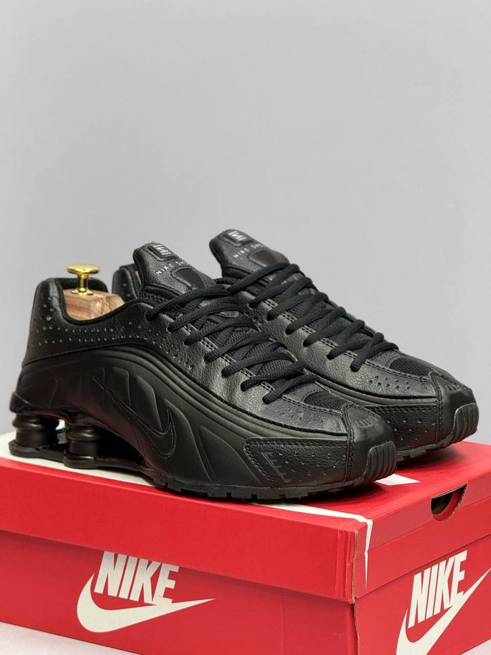 nike shox r4 triple black,кроссовки nike shox r4 'triple black' 2025,кроссовки nike shox,кроссовки shox,кроссовки