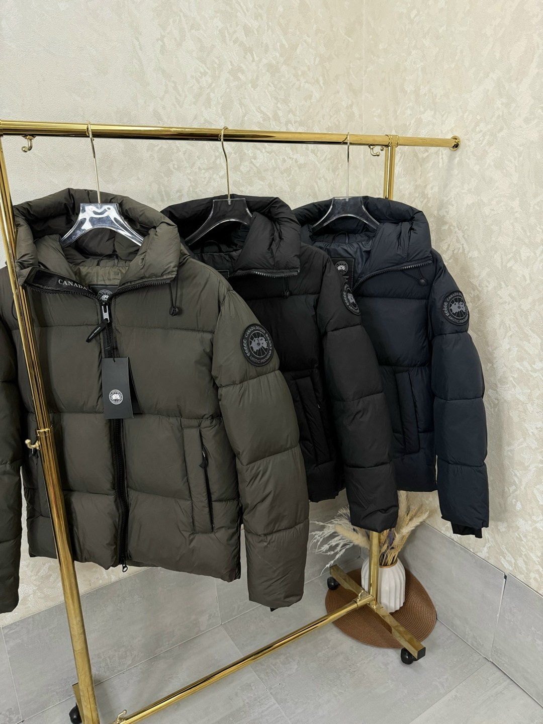 пуховик moncler,пуховик canada goose мужской,пуховик canada goose,пуховик куртка canada goose crofton,пуховик женский