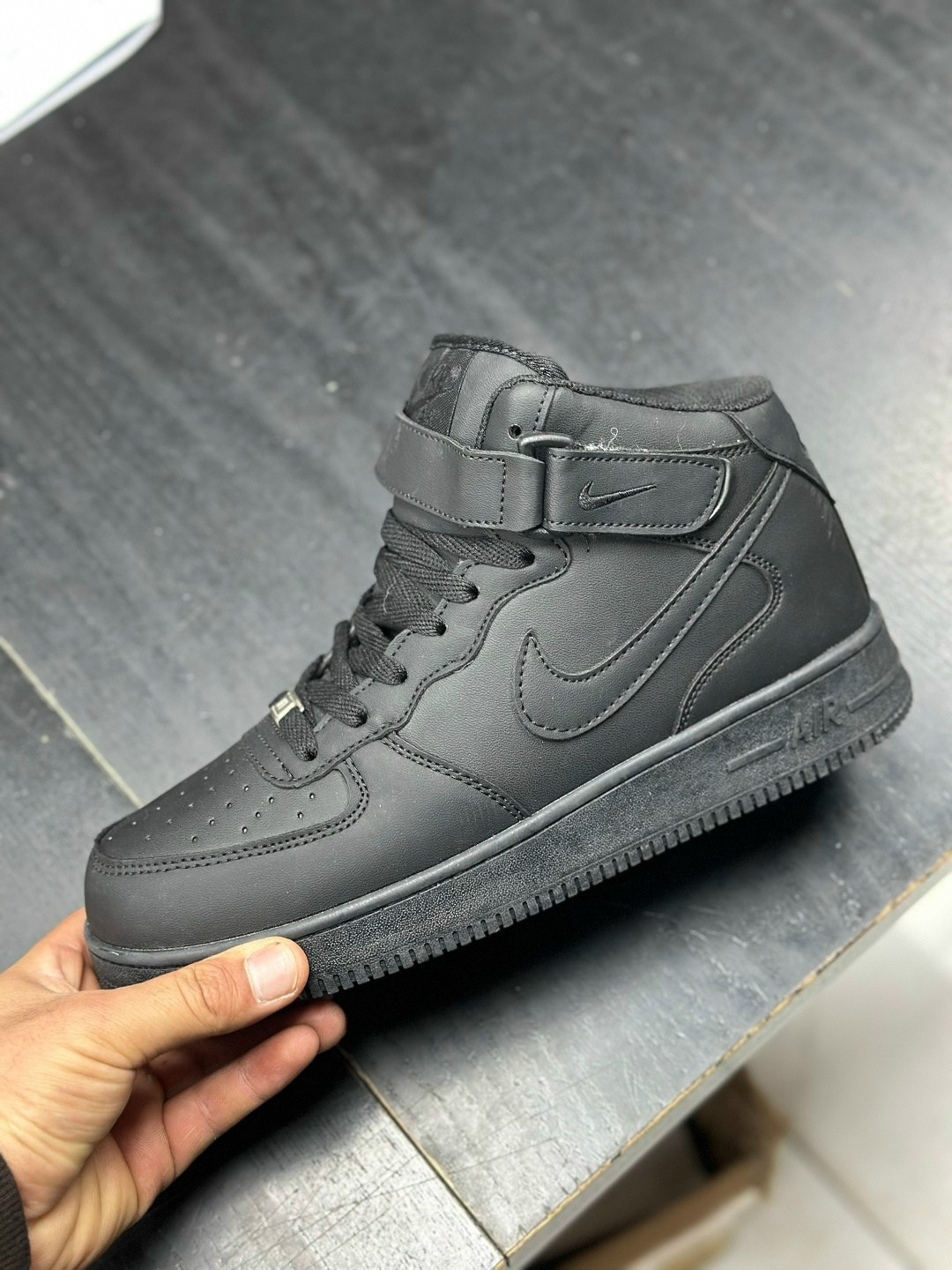 кроссовки nike air force 1 mid "black",nike air force 1 mid,кроссовки nike air force 1,зимние кроссовки nike air force,nike air force 1 mid black