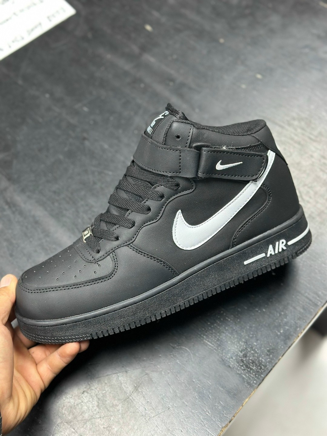 кроссовки nike air force 1 mid "black",nike air force 1 mid,кроссовки nike air force 1,зимние кроссовки nike air force,nike air force 1 mid black