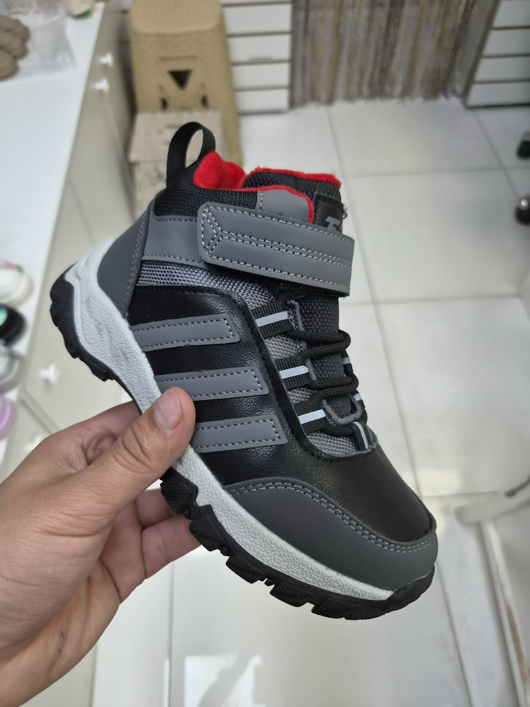 ,зимние кроссовки,детские ботинки,детская ,кроссовки зимние adidas