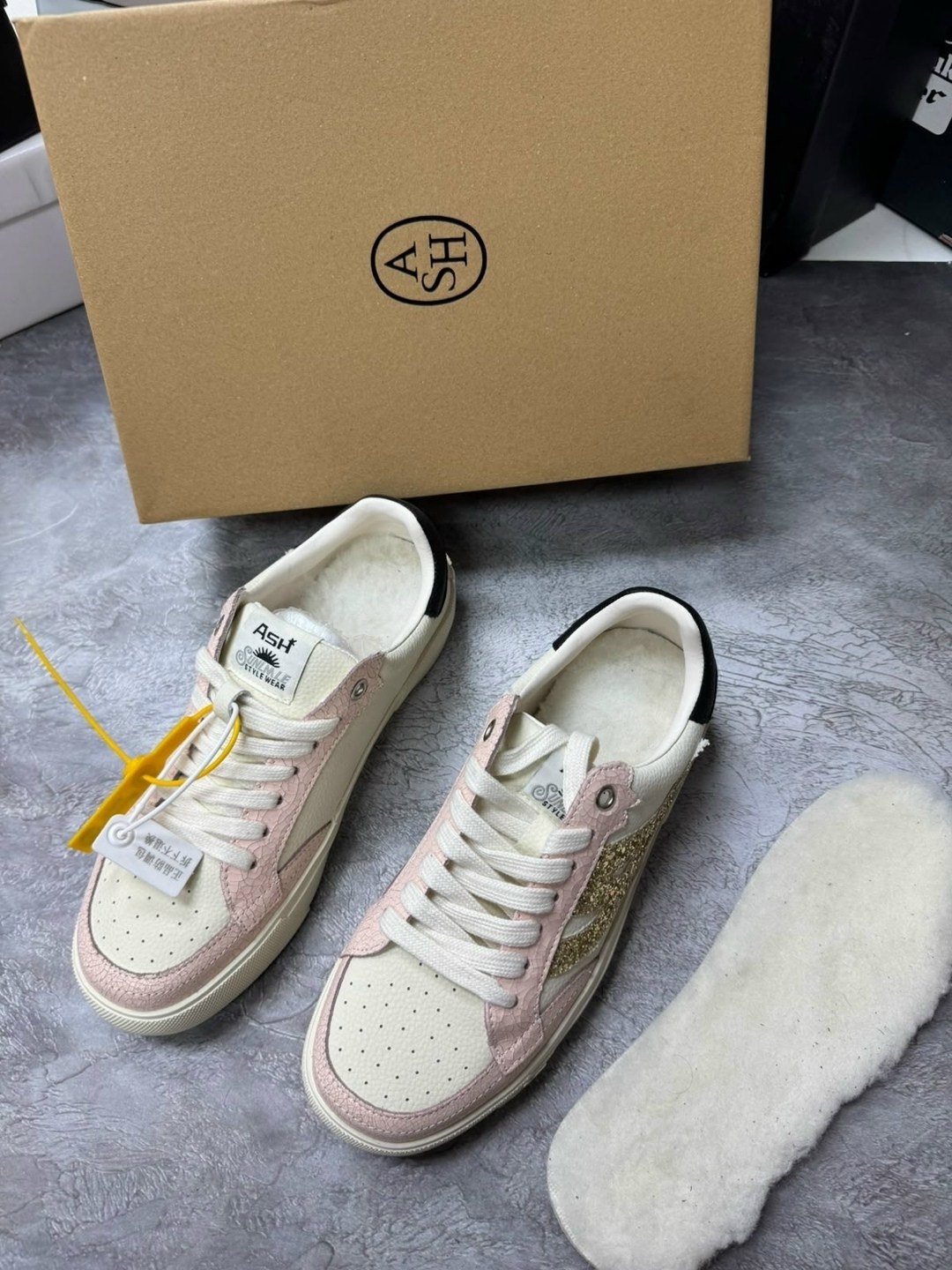 ,лаковые кроссовки golden goose,кеды golden goose,женские кроссовки, женская