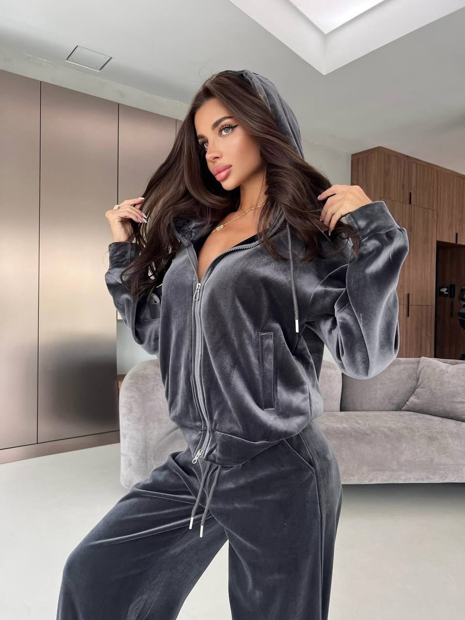 женский серый костюм тройка miu miu,велюровый костюм тройка,куртка женская,женский велюровый костюм,костюм женский
