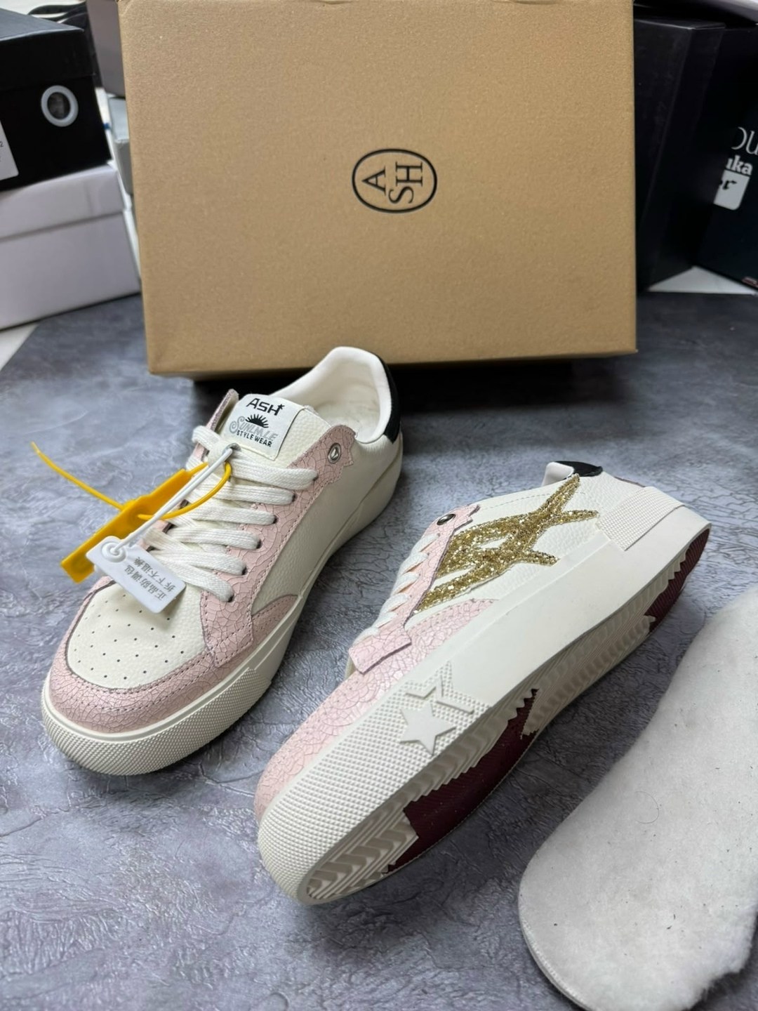 ,лаковые кроссовки golden goose,кеды golden goose,женские кроссовки, женская