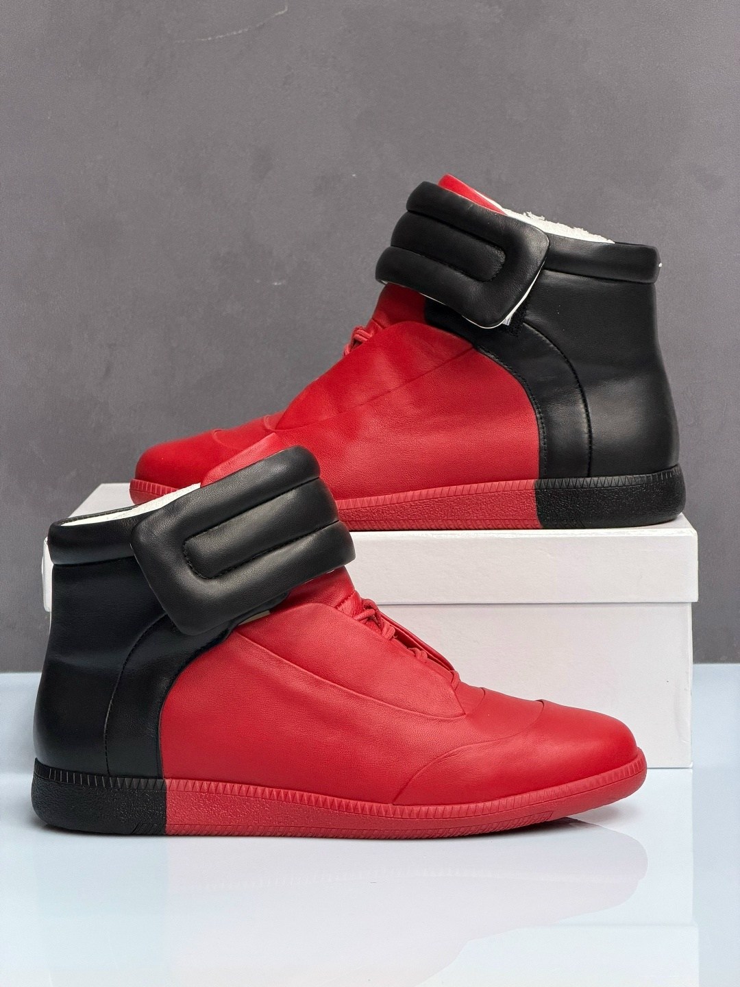 ,мужская  с красной подошвой,повседневная ,кроссовки maison margiela future,кроссовки maison margiela красный