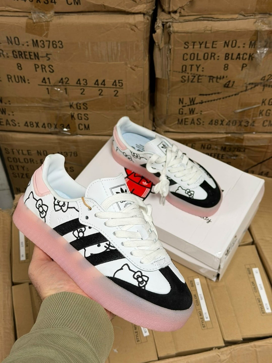 кроссовки adidas,женские кроссовки adidas,адидас хеллоу китти,кроссовки samba adidas,кроссовки