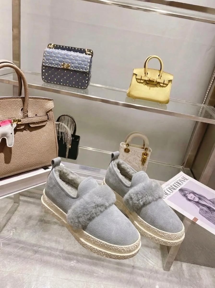 женские зимние лоферы,женские ботинки в стиле gucci,женские зимние лоферы натуральный мех,,туфли-лоферы женские prada a131269 замшевые зимние с мехом серые