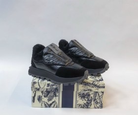Кроссовки