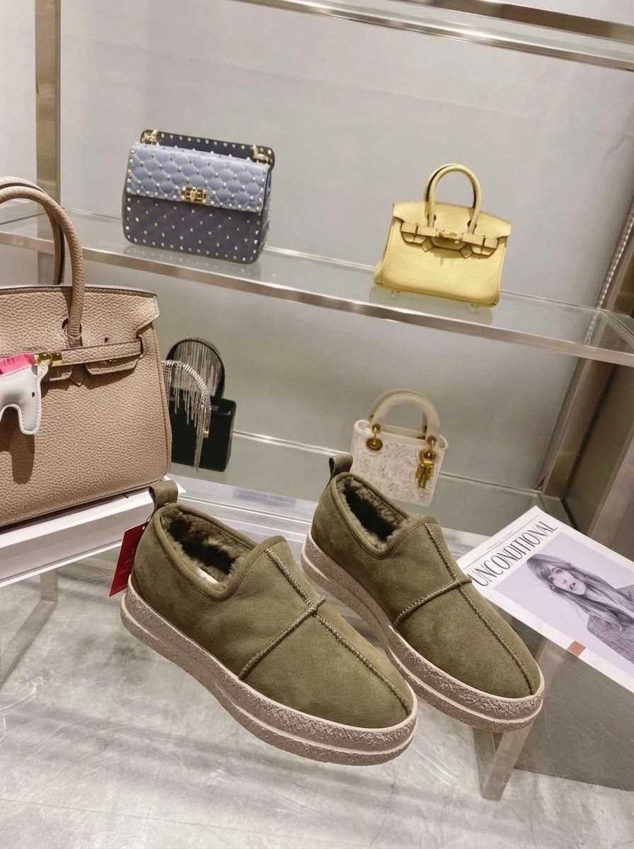 женские зимние лоферы,женские ботинки в стиле gucci,женские зимние лоферы натуральный мех,,туфли-лоферы женские prada a131269 замшевые зимние с мехом серые