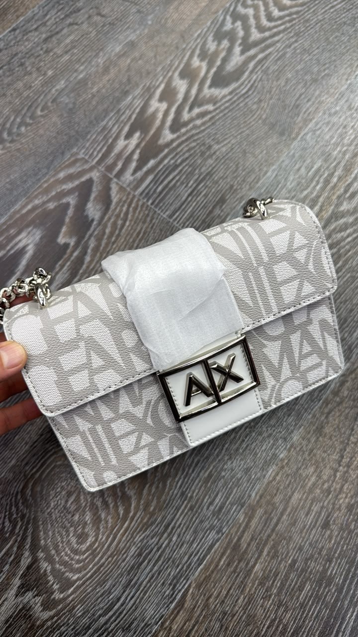 сумка женская guess,сумка через плечо guess,guess сумка на плечо кросс-боди,сумка guess,сумка на плечо guess