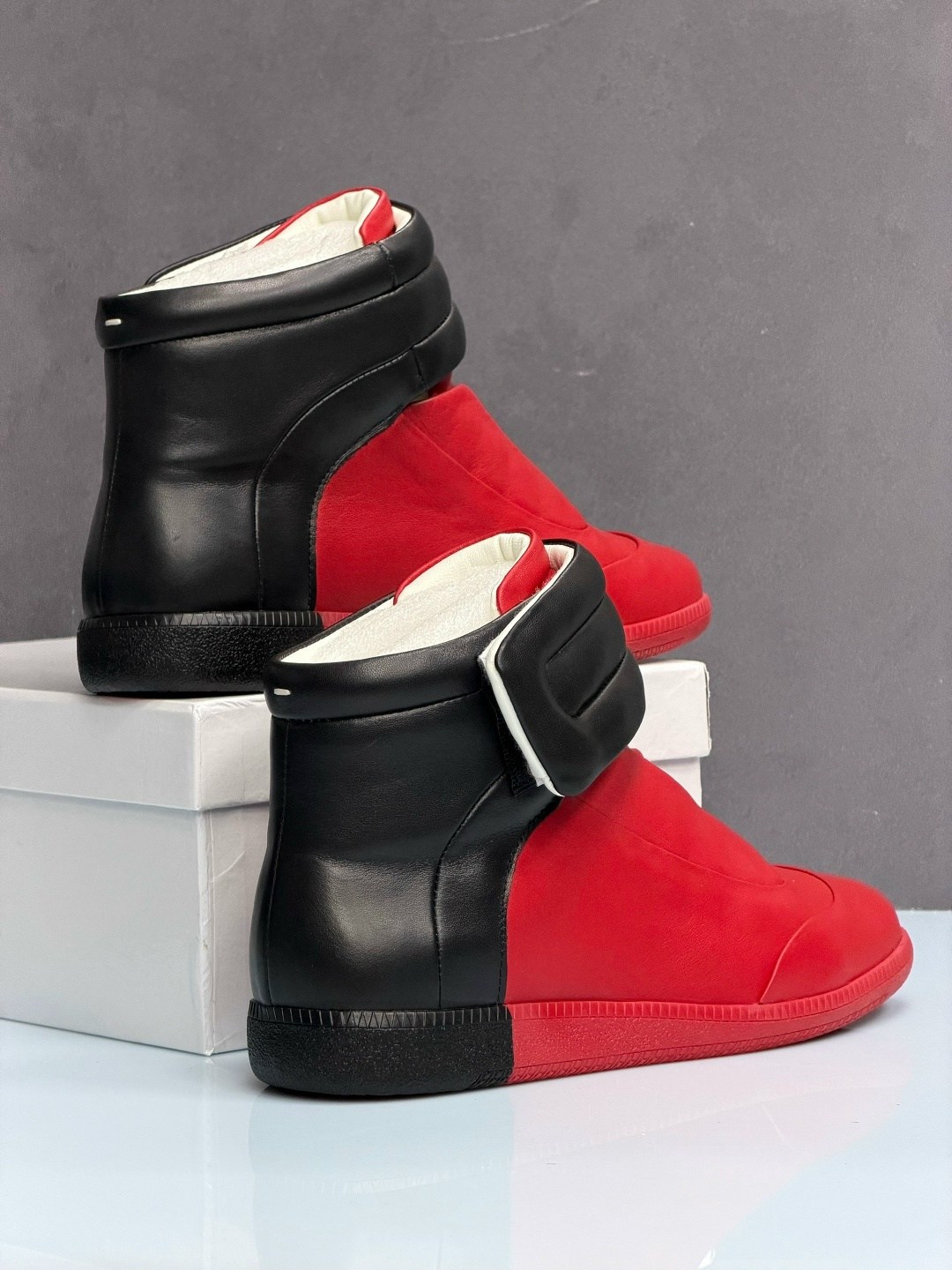 ,мужская  с красной подошвой,повседневная ,кроссовки maison margiela future,кроссовки maison margiela красный