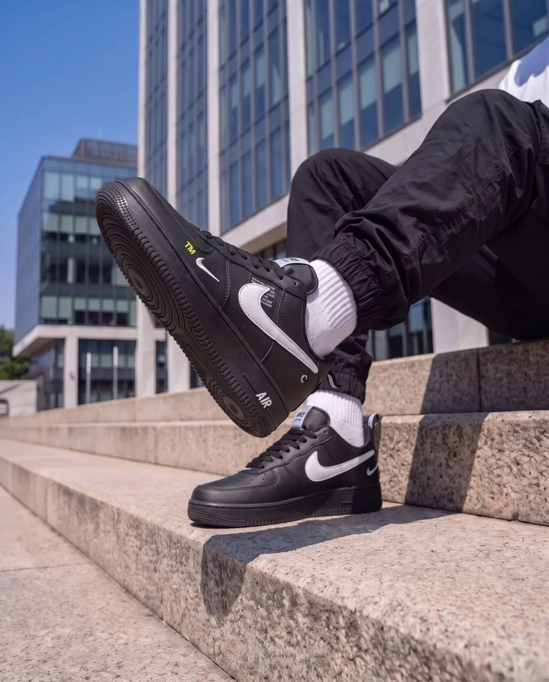 кросcовки nike air force 1,nike air force 1 07 lv8,кроссовки,nike air force 1 low black,nike air force 1 07 lv8 black
