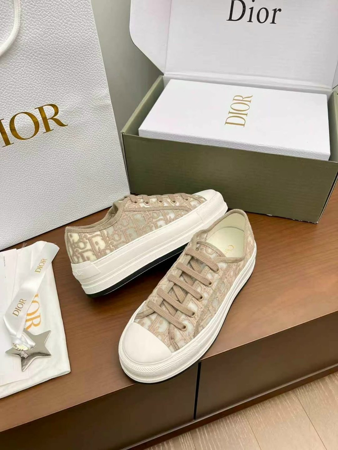 кеды dior женские,кеды dior,кеды dior walk'n dior женские 55101,кеды женские dior walk'n'dior,dior женские кеды на платформе walk'n' - grey / white