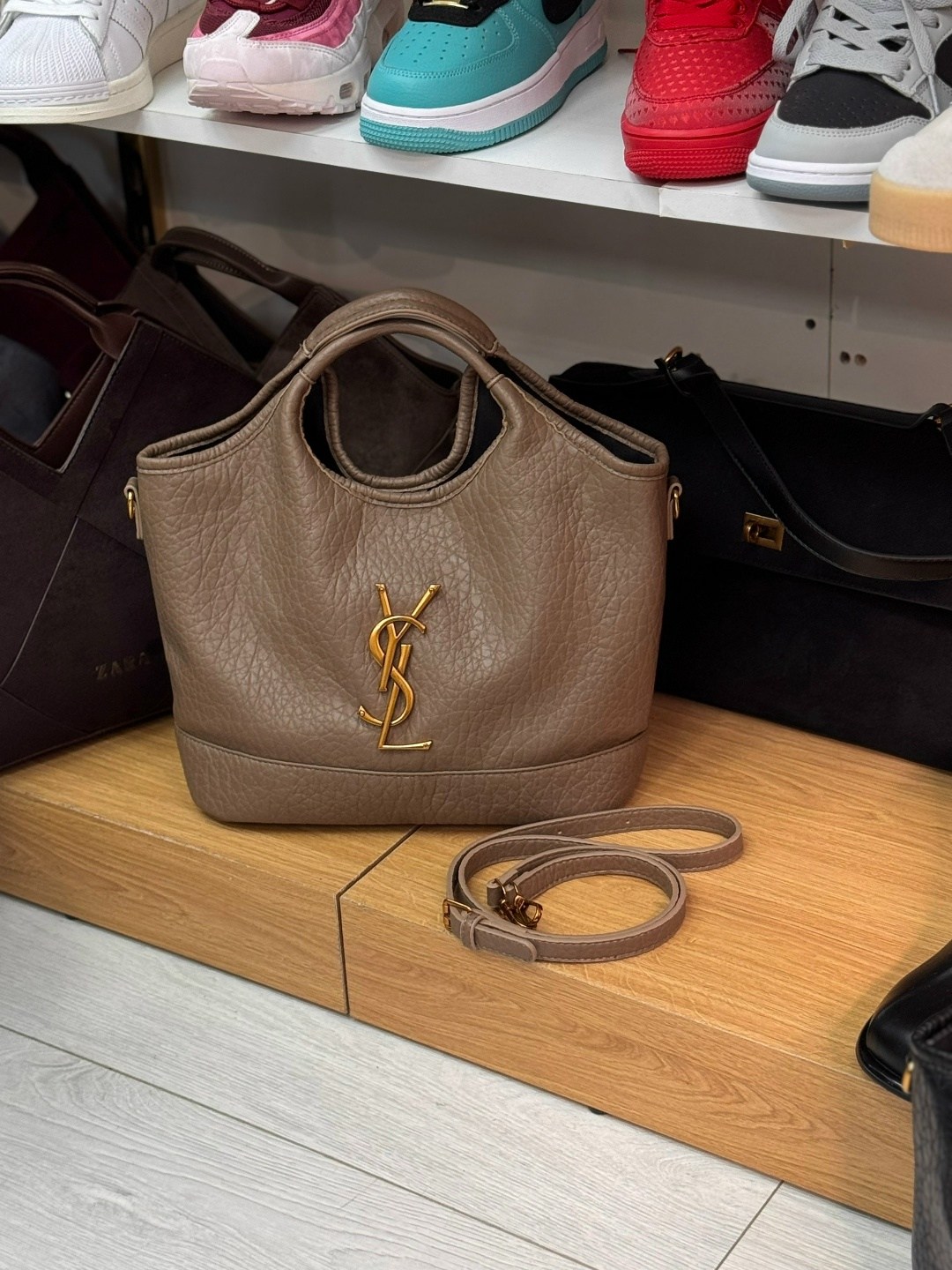 сумки,сумка saint laurent,сумка yves saint laurent,женская сумка,сумка