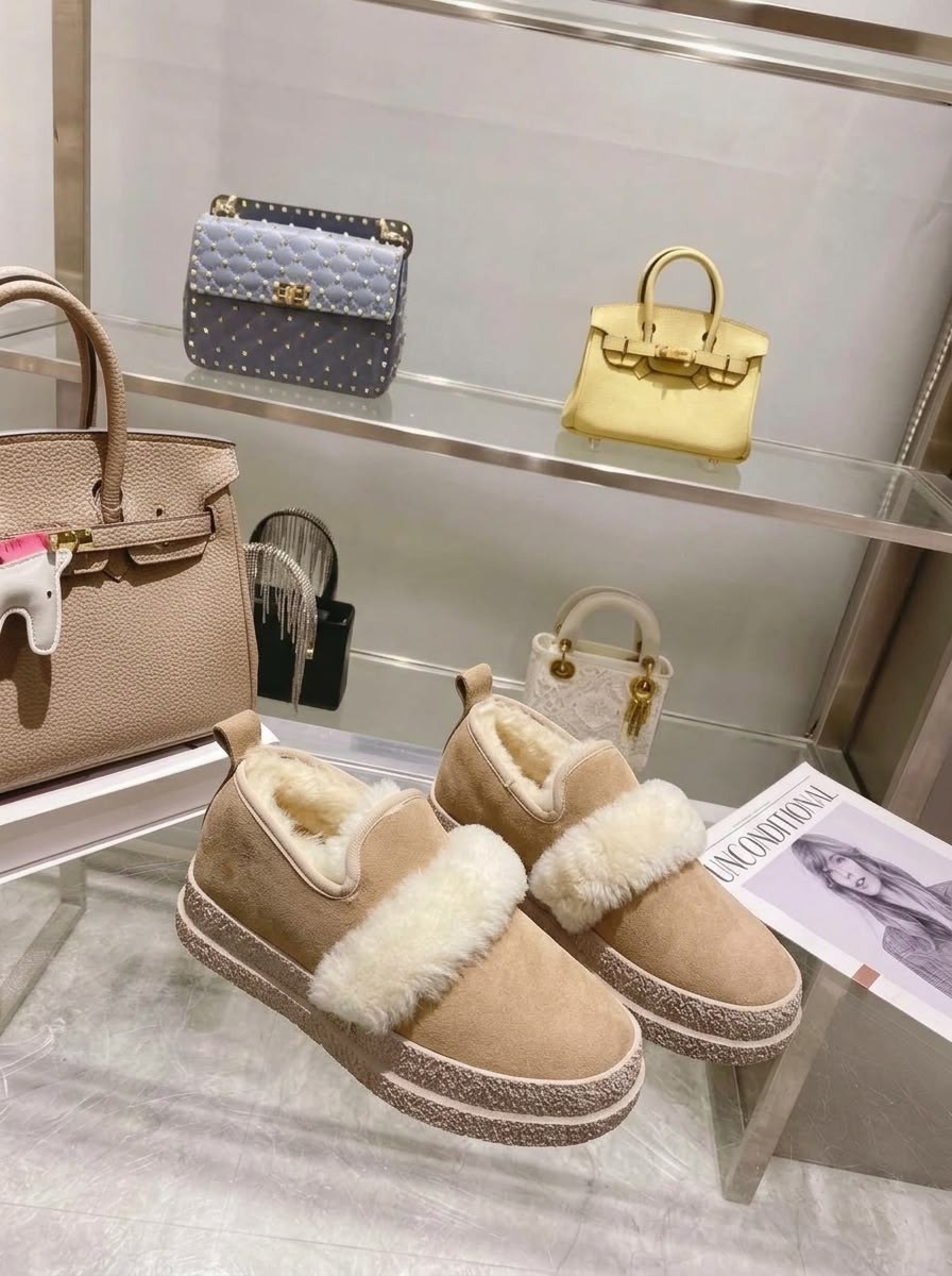 женские зимние лоферы,женские ботинки в стиле gucci,женские зимние лоферы натуральный мех,,туфли-лоферы женские prada a131269 замшевые зимние с мехом серые