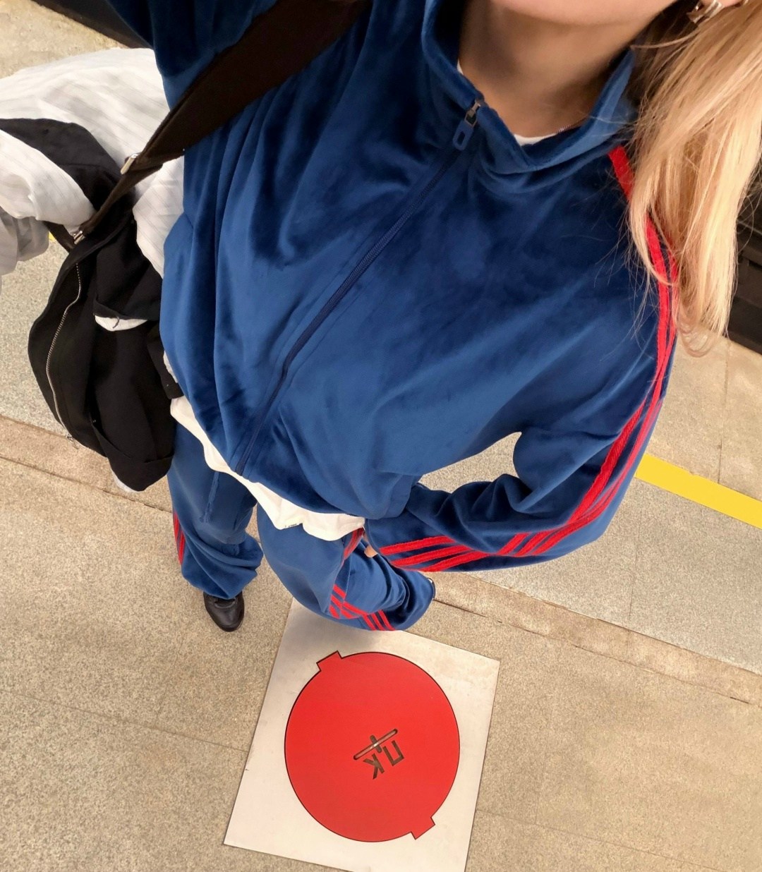 спортивные брюки firebird красного цвета adidas originals,спортивный костюм трикотажные штаны унисекс алый adidas originals,спортивные штаны adidas originals красный,красные спортивные брюки adidas or