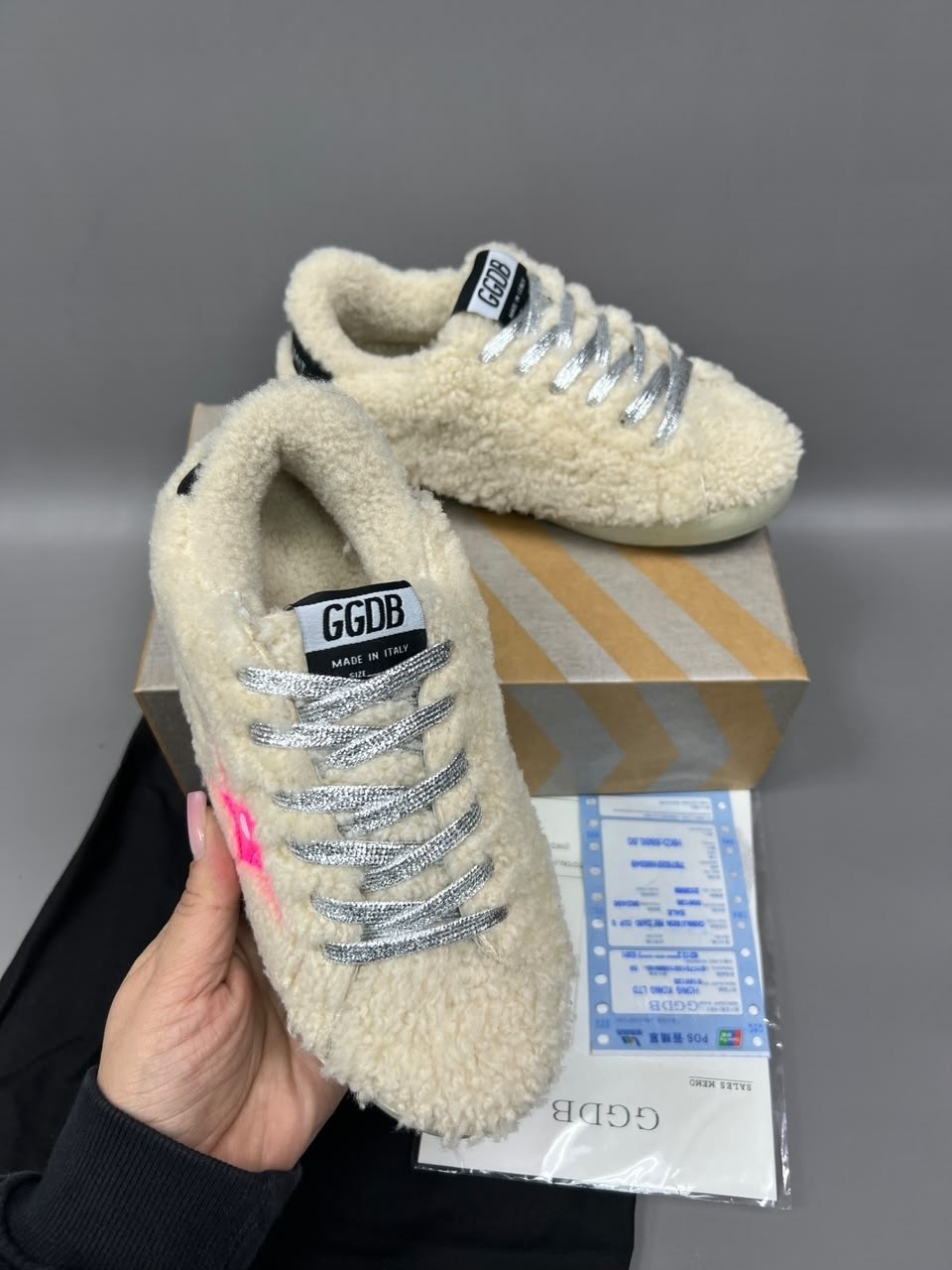 ,кеды с мехом,golden goose кроссовки,кеды golden goose,женские зимние кеды golden goose 2026-2026 бежевые с розовой звездой