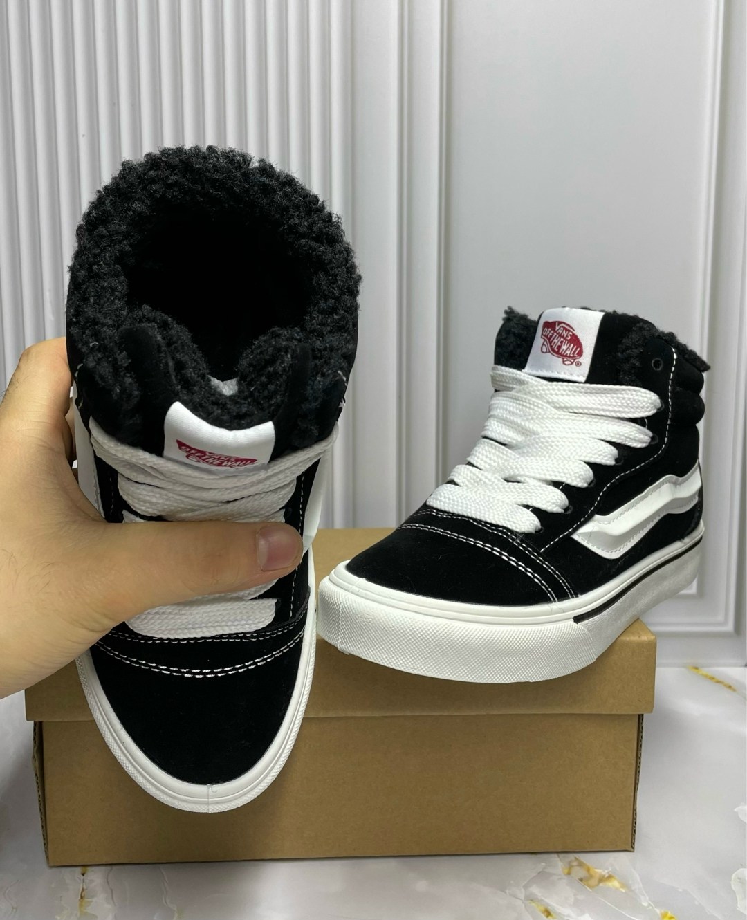 зимние кеды vans с мехом утепленные vans,кеды ванс высокие зимние sk8 hi утепленные с мехом,зимние vans sk8-hi на меху черные с белым,зимние кеды с мехом утепленные vans,зимние кеды vans sk-8 hi black