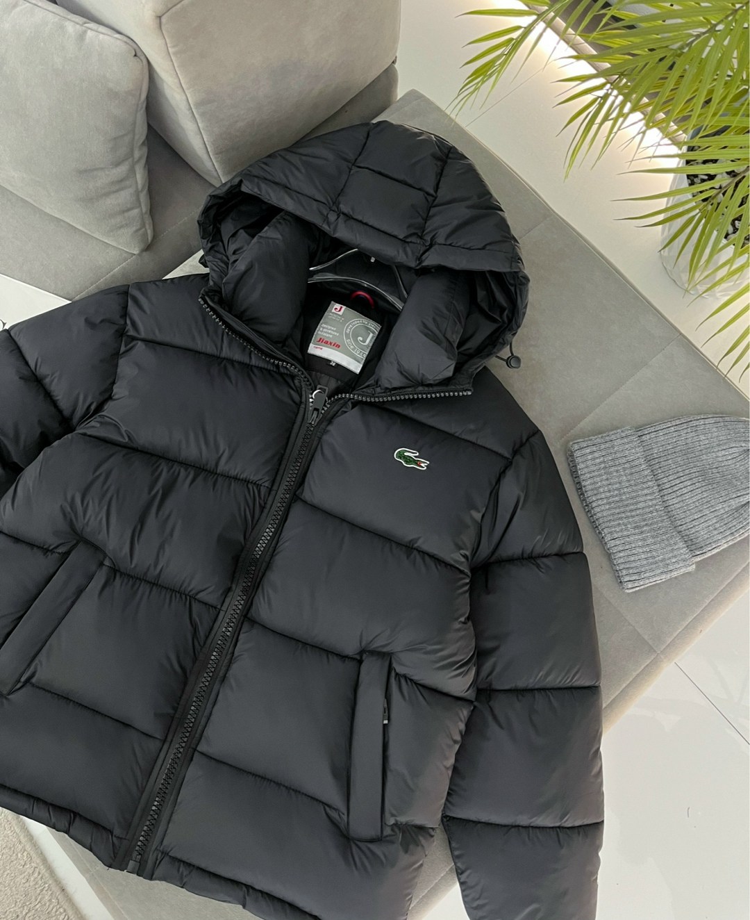 куртка lacoste зимняя,пуховик lacoste,пуховик мужской lacoste,куртка lacoste,мужская короткая куртка из водонепроницаемого пуха lacoste чёрный