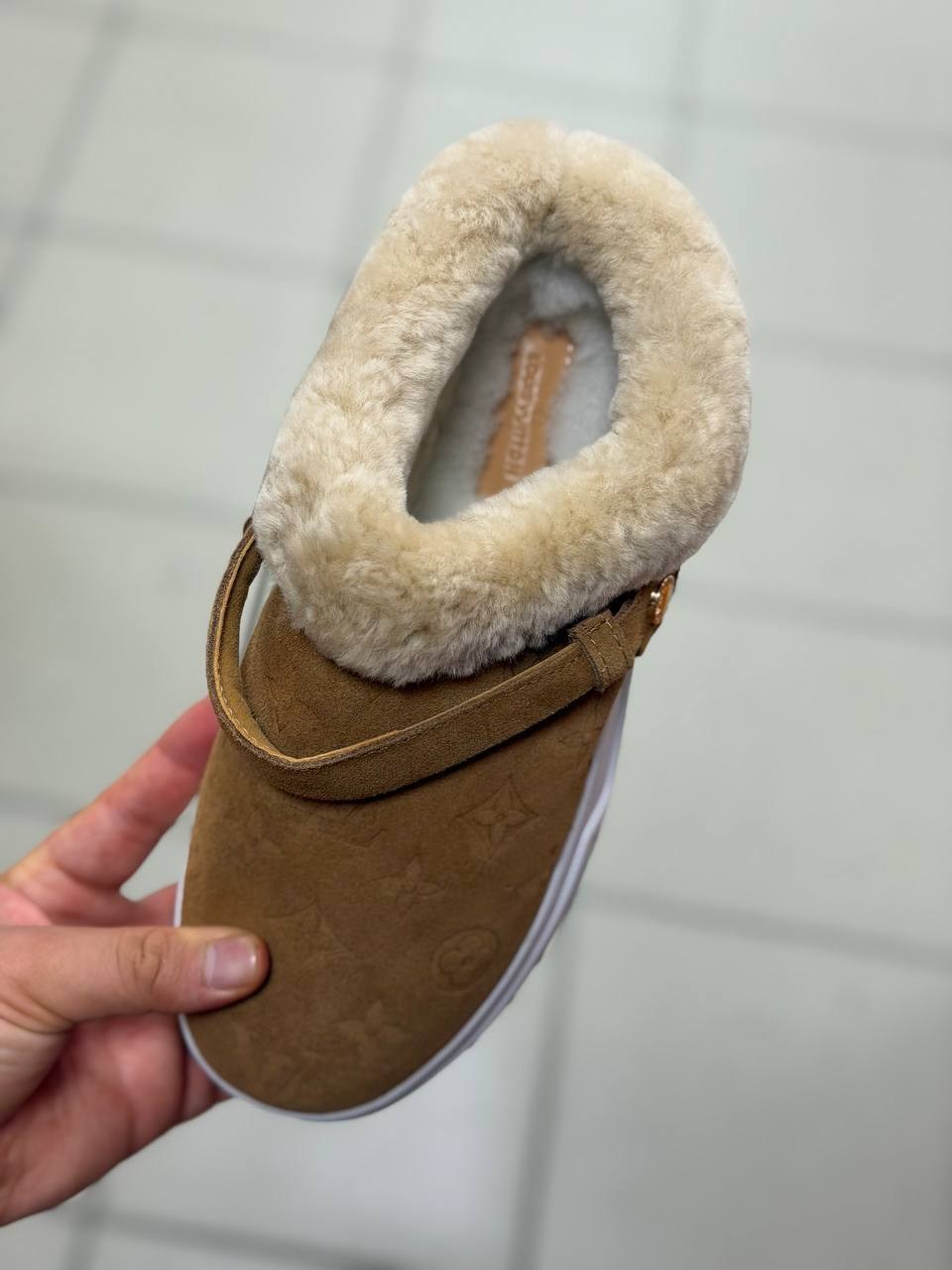 ,мюли louis vuitton,зимние кеды луи виттон,зимние кроссовки louis vuitton,тапочки модные