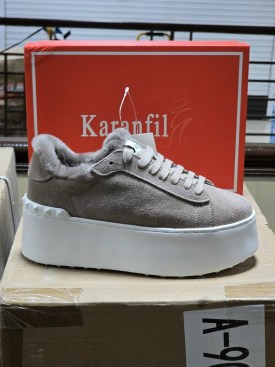 Кроссовки