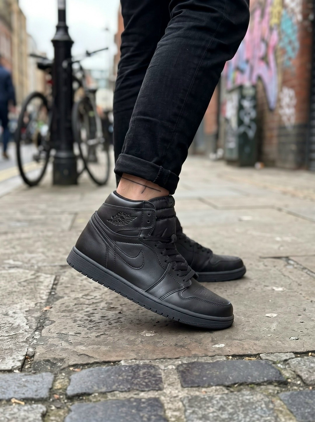nike air jordan 1 mid,jordan 1 mid triple black,nike air jordan 1 triple black,nike air jordan 1 mid black,nike air jordan 1 retro high og