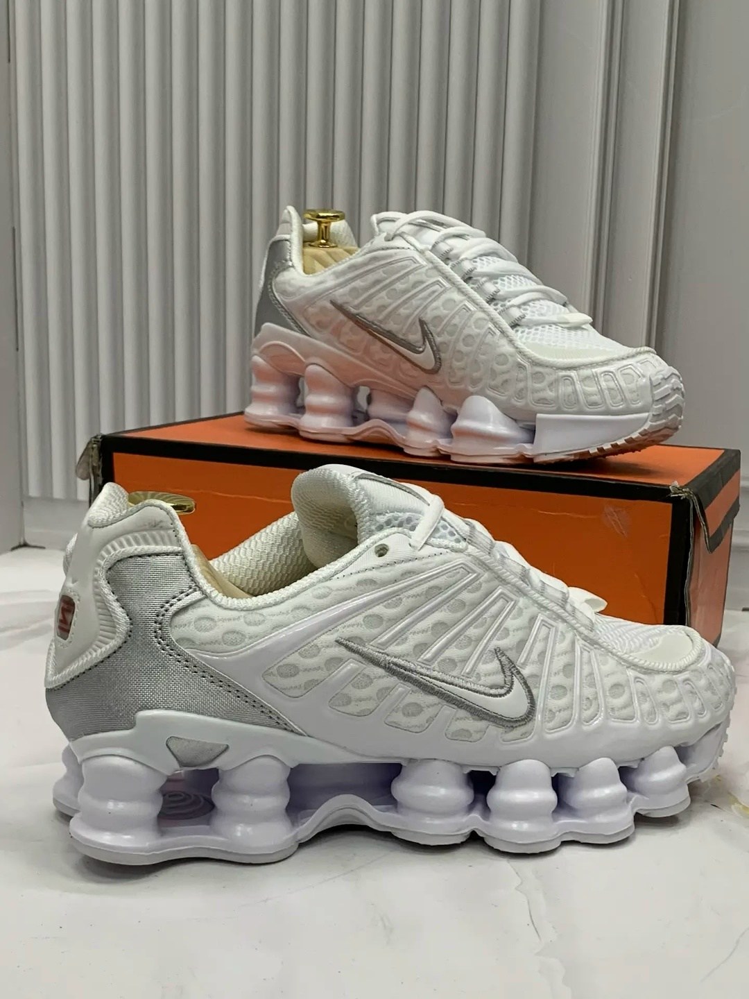 кроссовки nike shox tl,nike shox tl "white metallic silver" кроссовки,nike shox tl white metallic silver,nike shox tl white,кроссовки nike shox