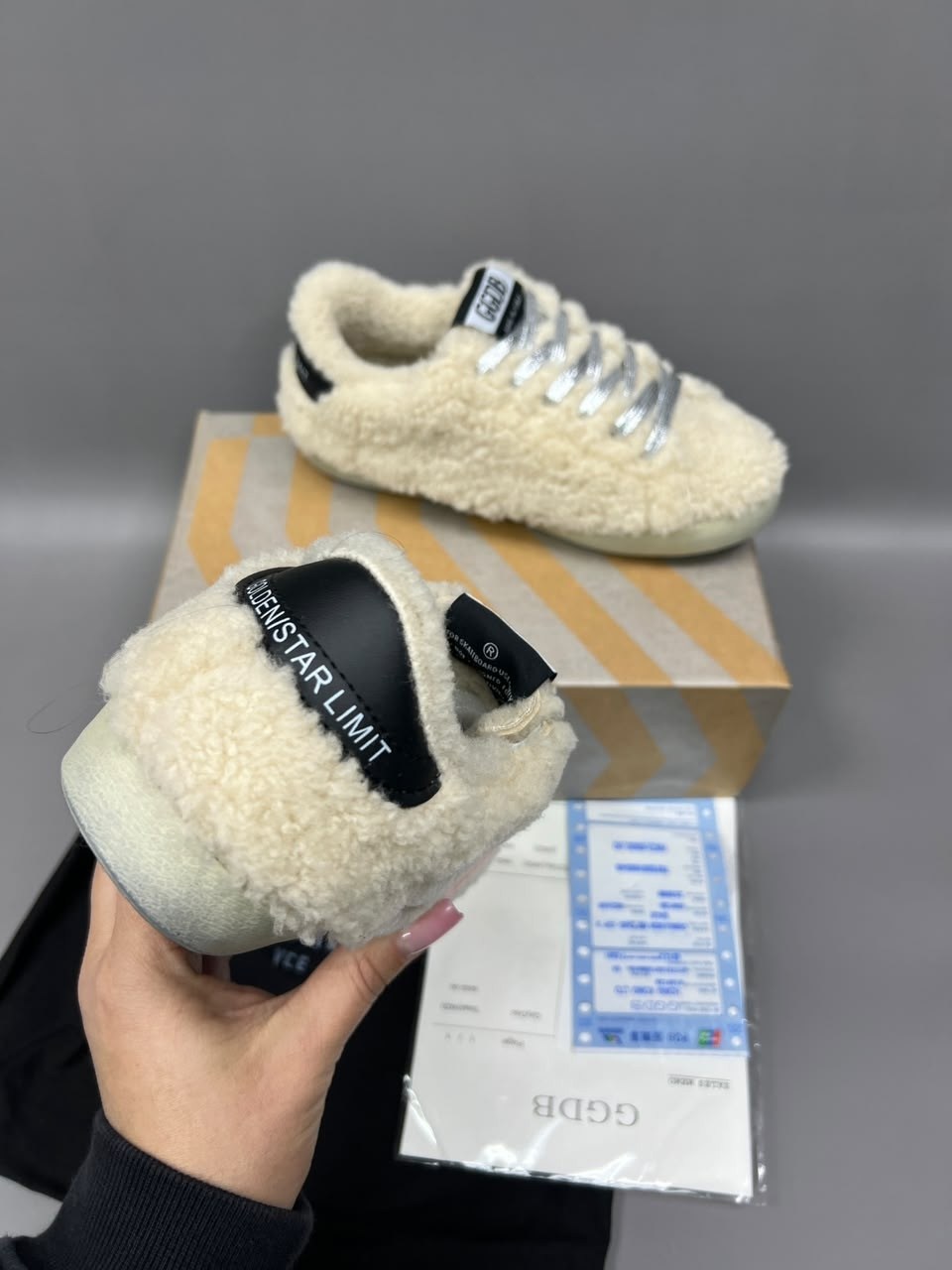 ,кеды с мехом,golden goose кроссовки,кеды golden goose,женские зимние кеды golden goose 2026-2026 бежевые с розовой звездой