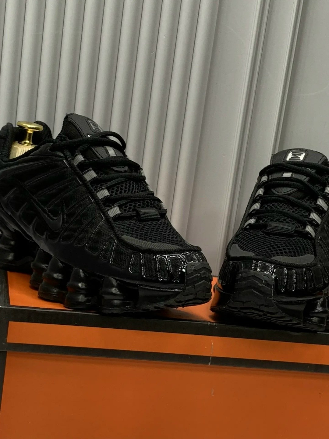 кроссовки nike shox tl,nike shox tl "white metallic silver" кроссовки,nike shox tl white metallic silver,nike shox tl white,кроссовки nike shox