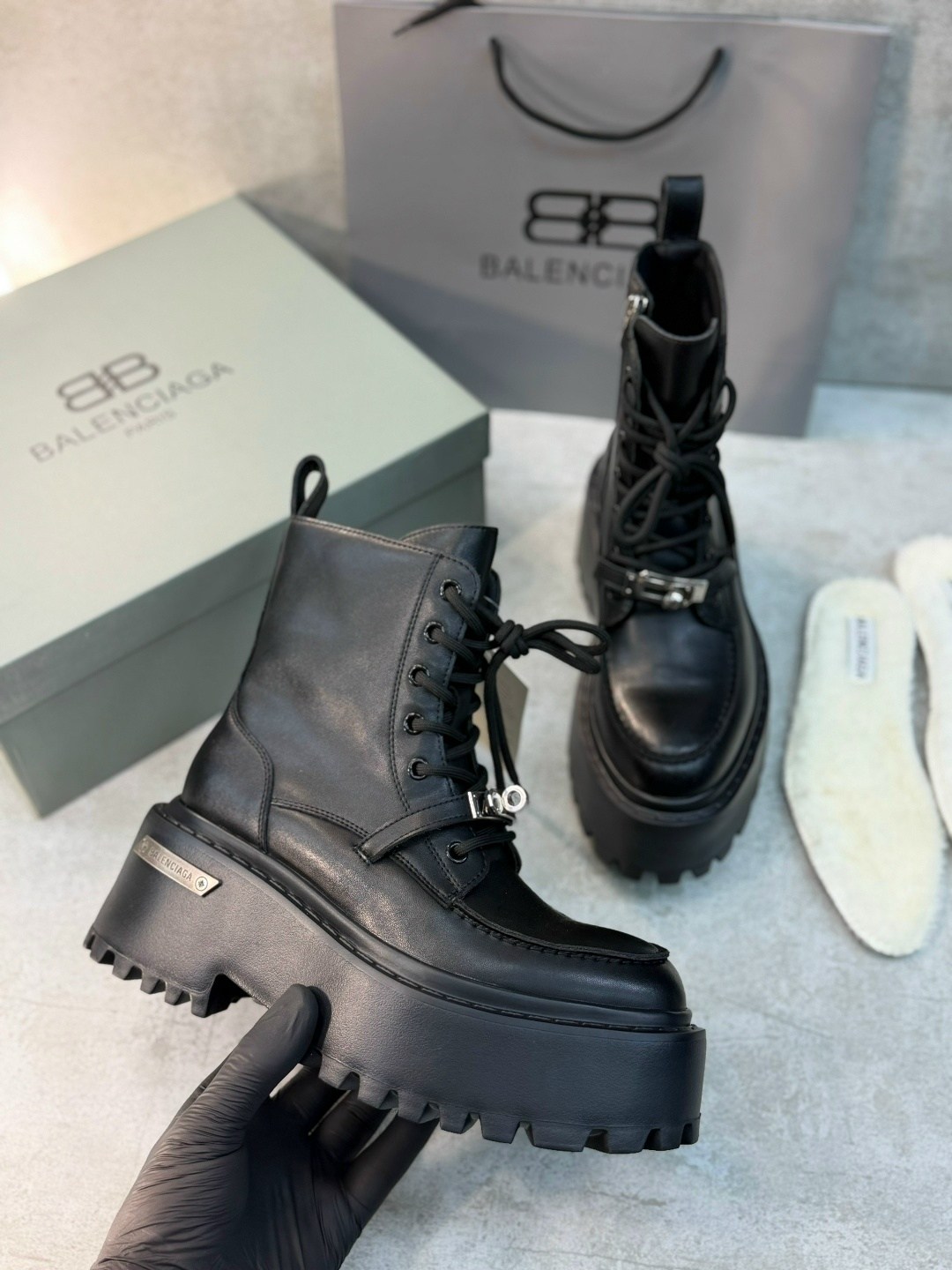 balenciaga женские кожаные ботинки чёрного цвета,ботинки balenciaga,balenciaga женские кожаные ботинки balenciaga чёрного цвета,ботинки balenciaga женские,