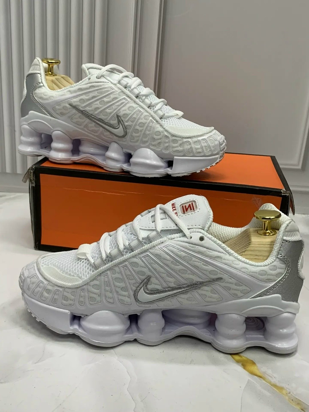 кроссовки nike shox tl,nike shox tl "white metallic silver" кроссовки,nike shox tl white metallic silver,nike shox tl white,кроссовки nike shox