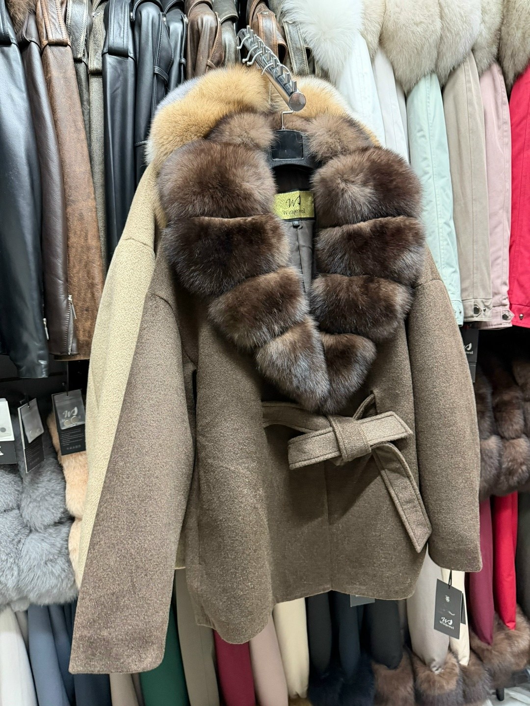 женское пальто с натуральным мехом,пальто с мехом финского песца,пальто с мехом,пальто с песцом,кашемировое пальто с натуральным мехом