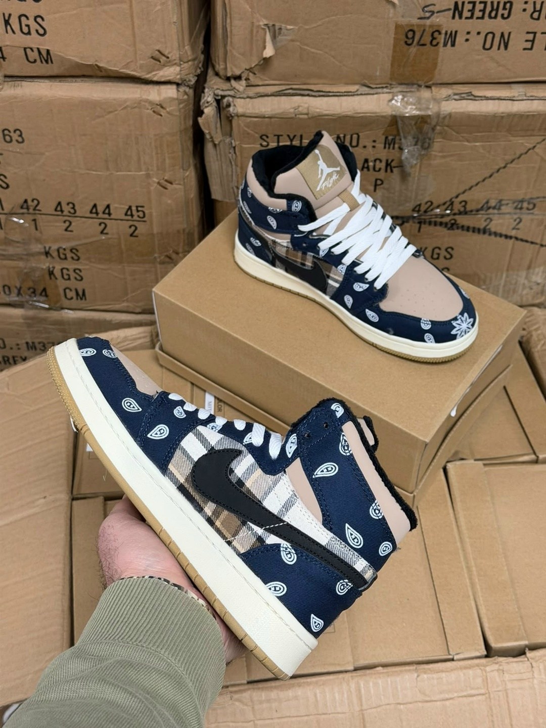 кроссовки nike air jordan 1 retro high,nike air jordan 1 retro high,nike air jordan 1 mid se pine green,nike air jordan 1 retro high og,кроссовки nike air jordan 1