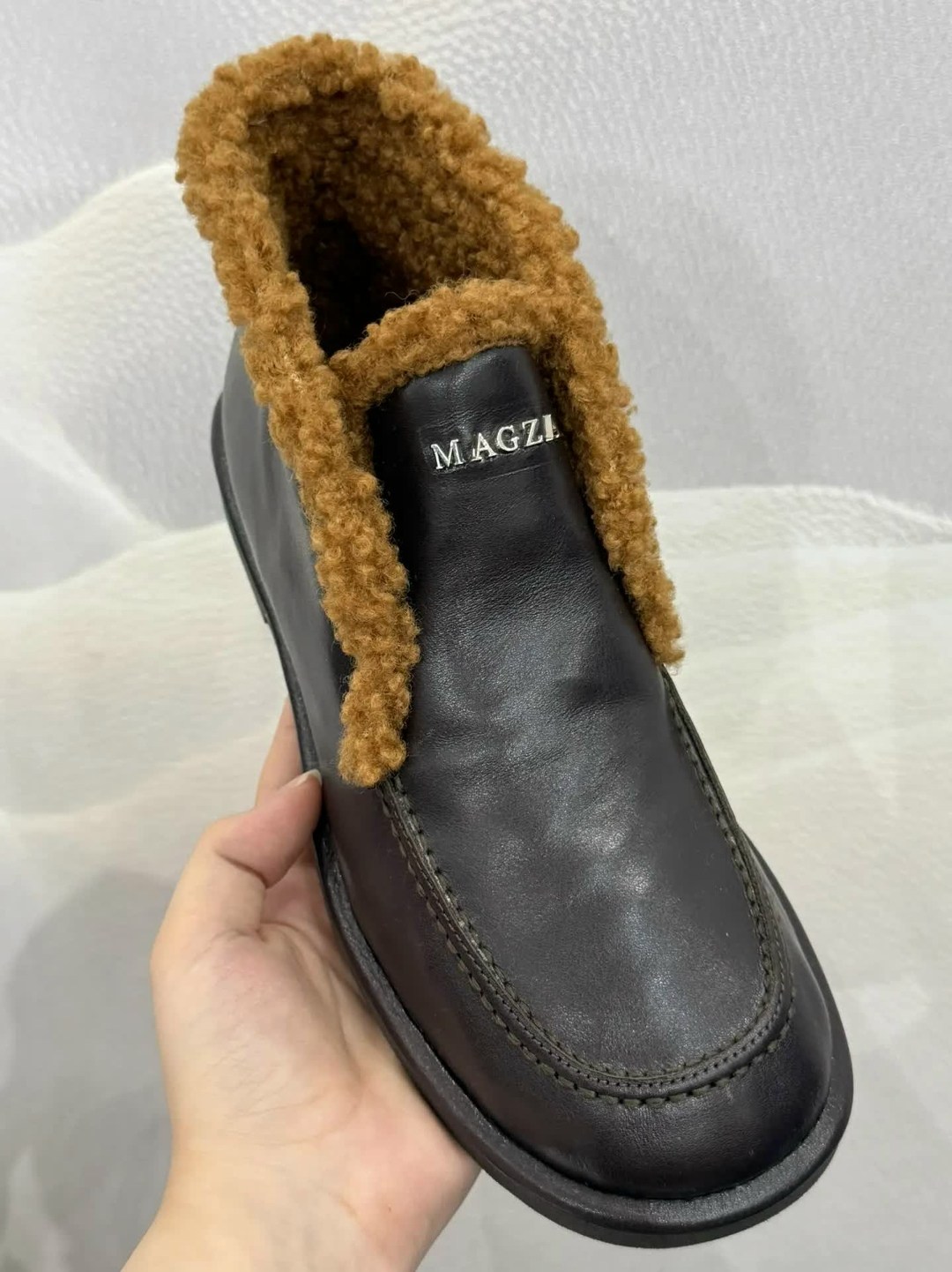 ботинки женские miu miu,,женские кожаные коричневые ботинки с мехом miu miu,ботинки миу миу женские зимние,ботинки