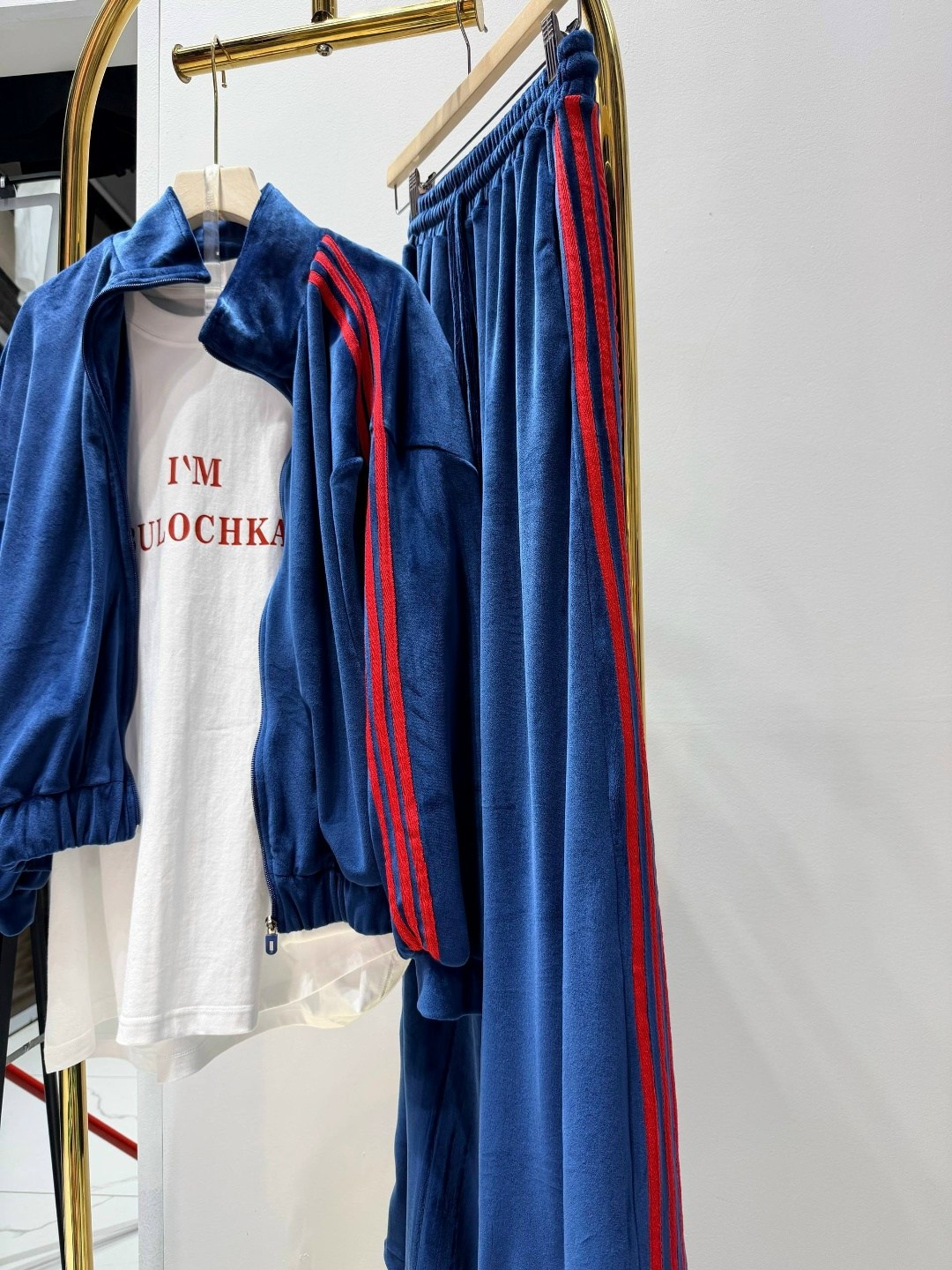 спортивные брюки firebird красного цвета adidas originals,спортивный костюм трикотажные штаны унисекс алый adidas originals,спортивные штаны adidas originals красный,красные спортивные брюки adidas or
