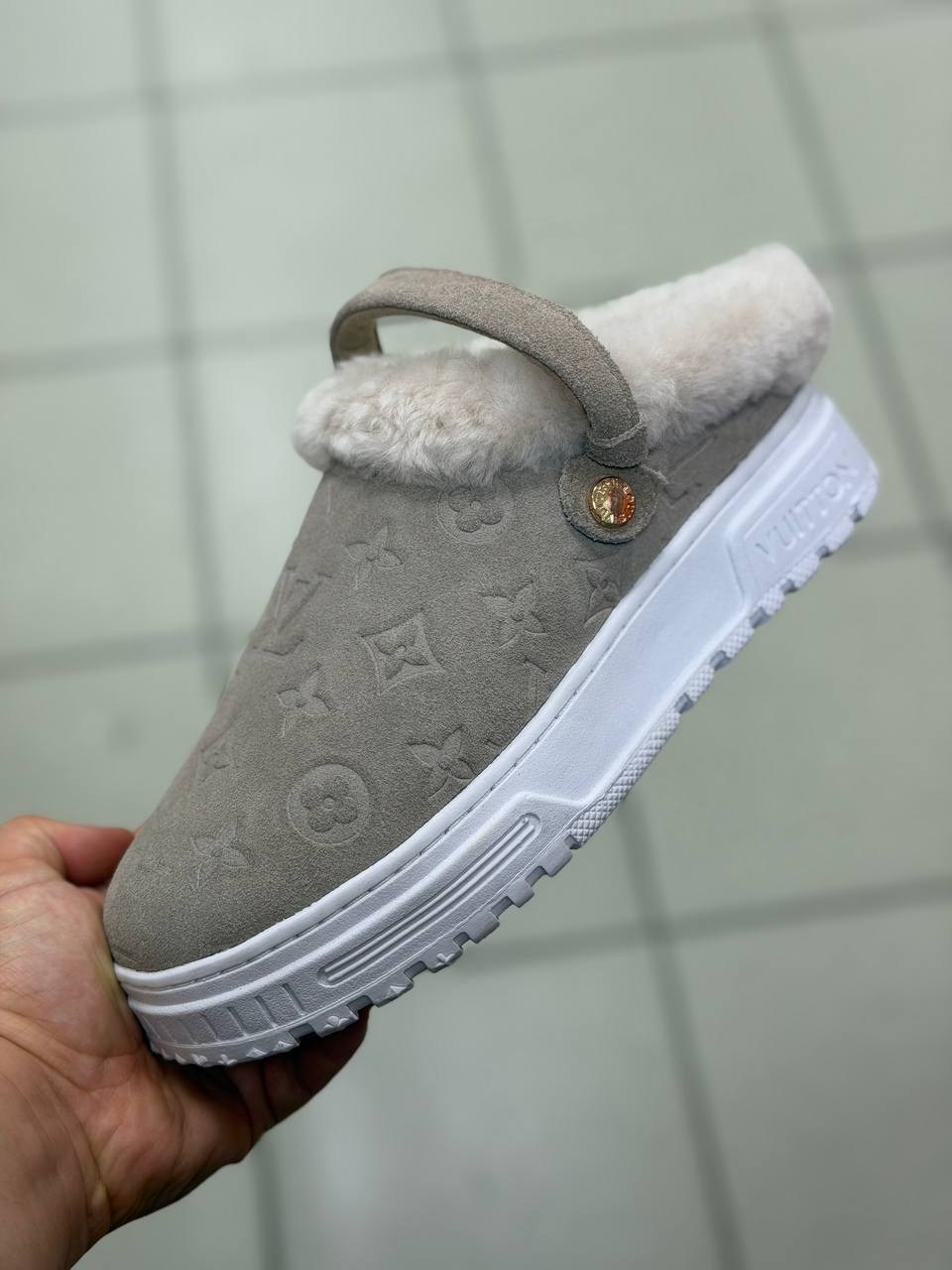 ,мюли louis vuitton,зимние кеды луи виттон,зимние кроссовки louis vuitton,тапочки модные
