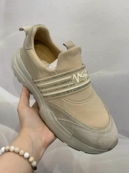 Кроссовки