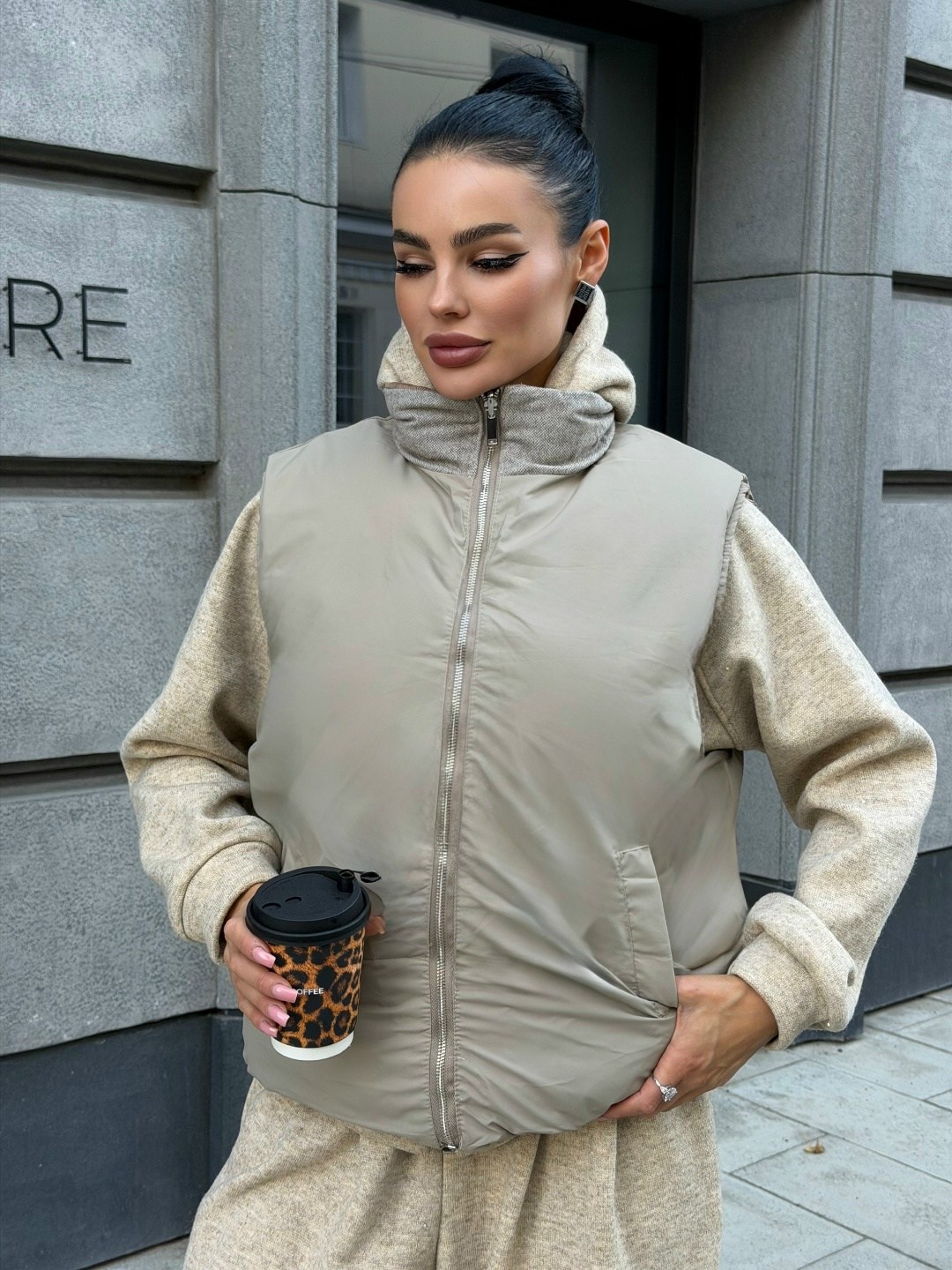 жилетка утепленная оверсайз безрукавка a&b_dress_code,жилетка женская,куртка женская,стильная жилетка,жилетка утепленная оверсайз безрукавка