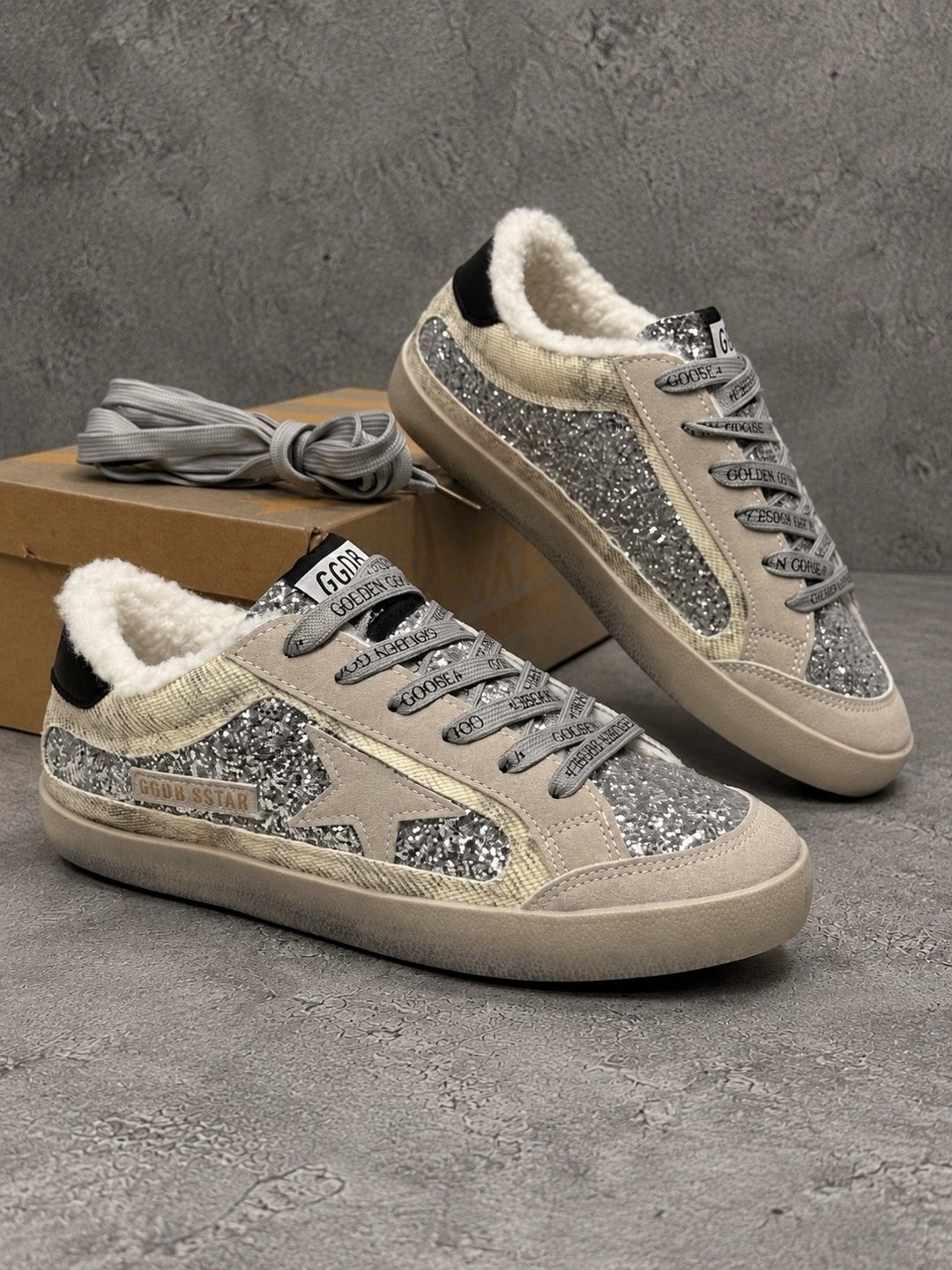 кеды зимние с натуральным мехом golden goose premium shoes,кеды golden goose,кроссовки golden goose,кеды женские golden goose a116527 зимние с мехом серебристые,golden goose кеды блестящие