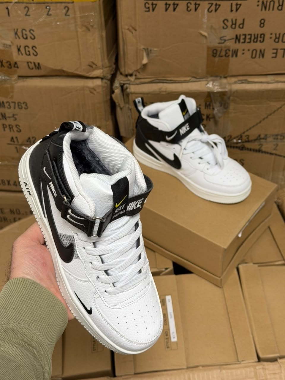 nike air jordan 1 mid,air jordan 1 mid 'hyper royal',air jordan 1 mid dark concord,jordan 1 mid purple black,air jordan 1 mid