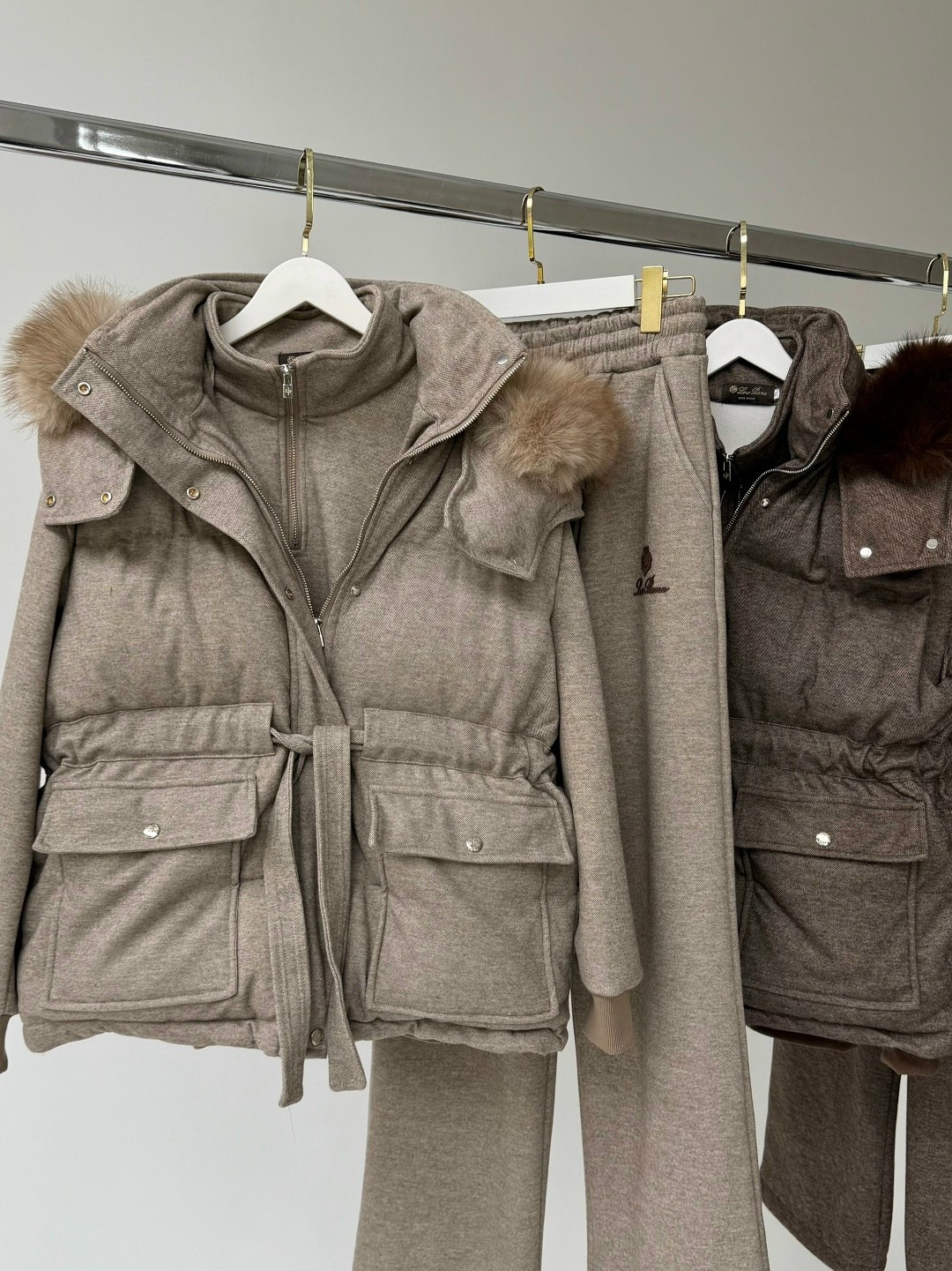 серый женский костюм тройка на флисе loro piana,стильные костюмы,женский костюм тройка,костюм тройка с курткой,теплый костюм